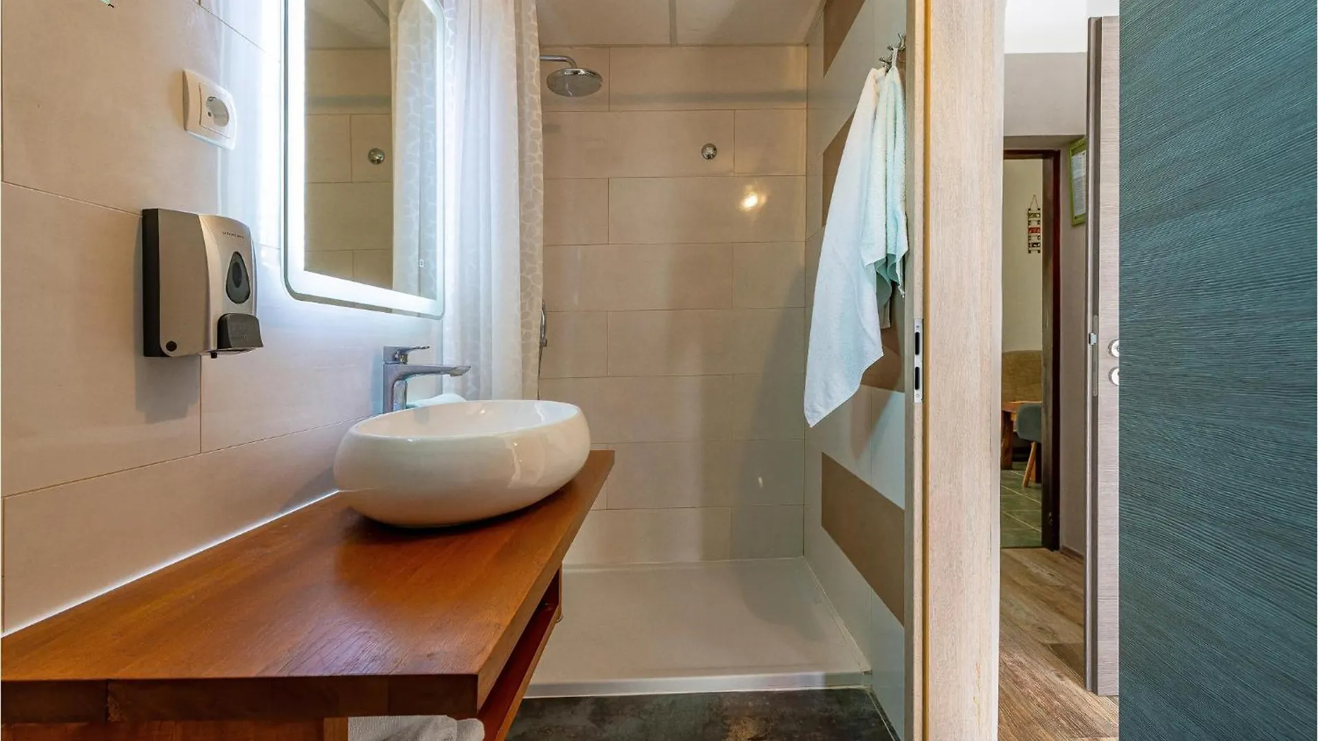 Cozy Apartment In Vir With House A Panoramic View